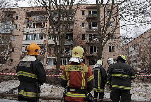 Беспилотник врезался в жилой дом в Санкт-Петербурге. Вероятной целью атаки была нефтебаза «Ручьи»