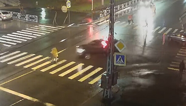 Пешеход чудом выскочил из-под колес автомобиля в Петрозаводске