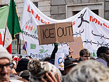 В Милане прошла акция протеста против присутствия агентов ICE на Олимпиаде