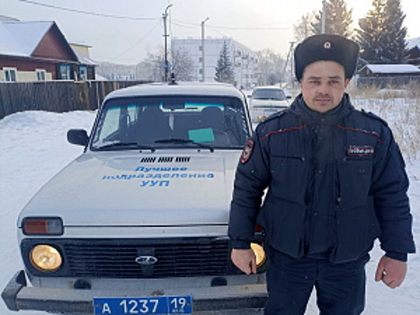 В Хакасии участковый уполномоченный полиции спас школьника от своры бродячих собак