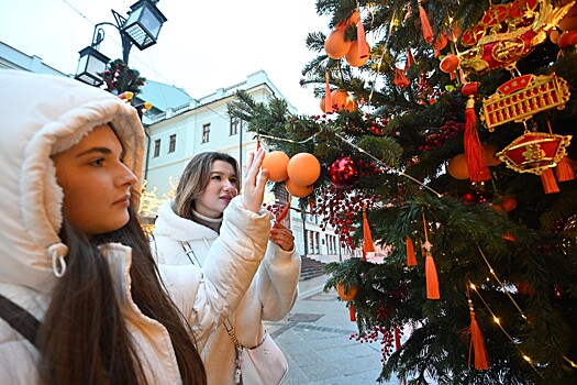 Москву начали украшать к Новому году
