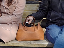 Видео: вор в образе пастыря украл у туристки телефон