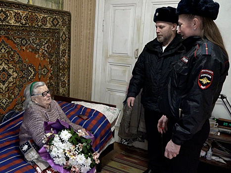 В Мелитополе полиция продолжает содействовать пенсионерам в оформлении российского гражданства