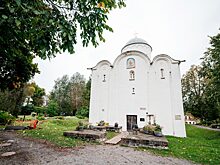 Настоятельница монастыря в Старой Ладоге рассказала об истории фресок и святынь