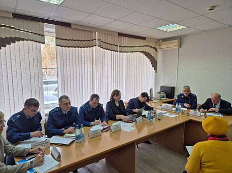 В Орске пострадавшие от паводка жители получили консультацию специалистов