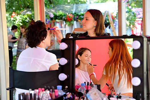 Тренды городского стиля, консультации стилистов и специальное меню: москвичей и туристов приглашают на «Модную ночь»