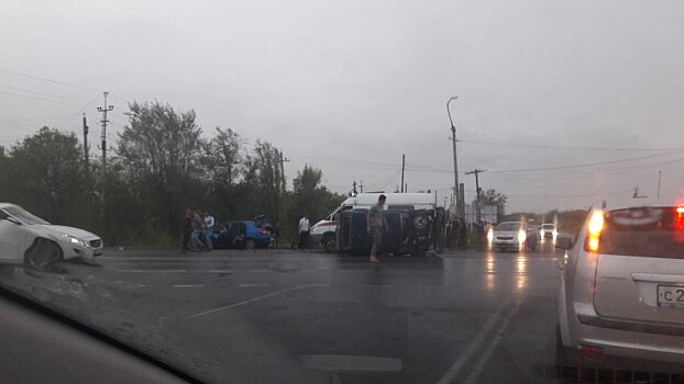​Из-за столкновения “Нивы” с иномаркой на перекрестке в Волгограде пострадали люди