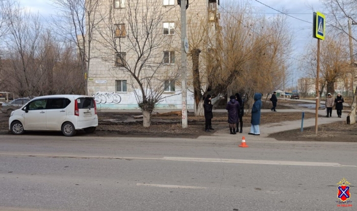 На зебре в Волгограде женщина на иномарке сбила 11-летнего школьника