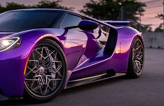 Потрясающий фиолетовый Ford GT с карбоновыми колесами с 3D-печатью