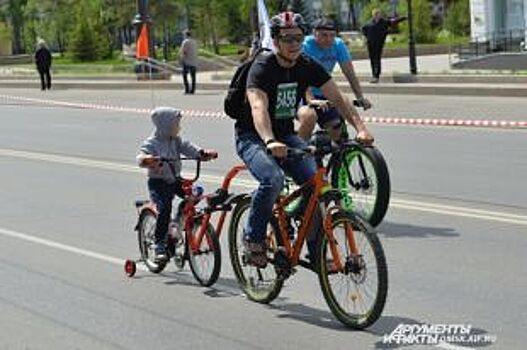 Омичей приглашают покататься на велосипедах по центру города