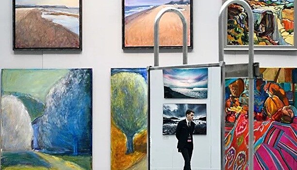 В Москве в Гостином дворе проходят ярмарка Art Russia и международный Арт-форум