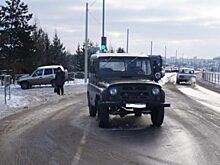 Под колесами УАЗа оказалась орловчанка, перебегавшая на красный