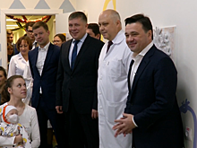 Андрей Воробьев поздравил детей в Балашихинском онкоцентре
