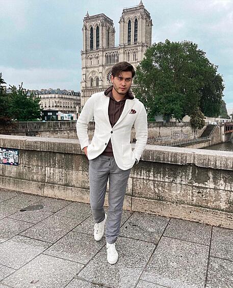 Настоящее имя нового холостяка – Динмухамед Султанбеков. 