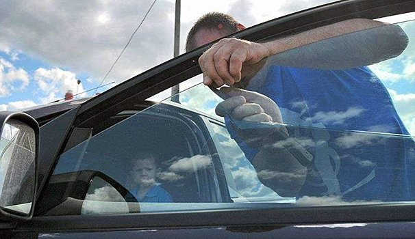 У российских автомобилистов набирает популярность тонировка «по-ирански»