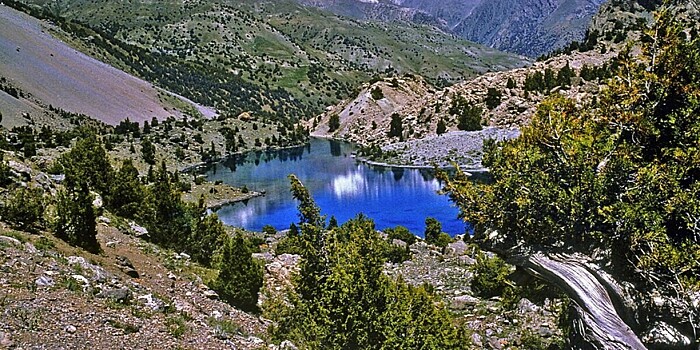 Чем привлекают туристов Фанские горы в Таджикистане