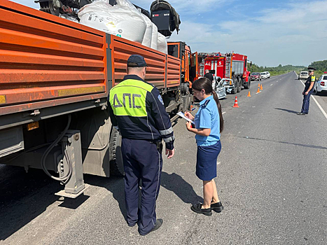 Прокуратура поставила на контроль расследование дела о гибели кузбассовцев в ДТП с "КАМАЗом"