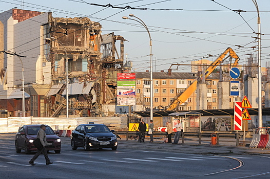 В Кемерово строители снесли здание ТРЦ «Зимняя вишня»