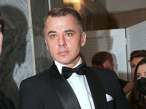 «Хоть бы приоделась»: Петренко пришел на премьеру с замученной Бродской