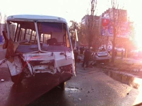 В ДТП с автобусом в Воронеже погибли четыре человека
