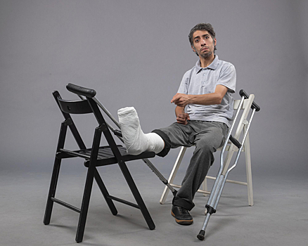 В Новосибирске водителю сломали ногу в ходе конфликта на дороге