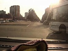 Водитель автобуса № 130 совершил опасный поворот на пр. Строителей