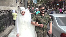 Жизнь продолжается: в Алеппо 30 пар сыграли массовую свадьбу