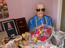 Столичные росгвардейцы поздравили труженика тыла с 95-летием