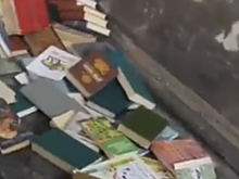 Блогеры остро отреагировали на массовое уничтожение русских книг в Киеве
