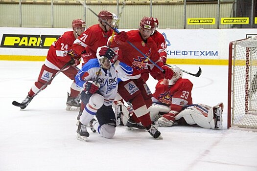 Хоккеисты «Ижстали» одержали дома победу над ЦСК ВСС из Самары