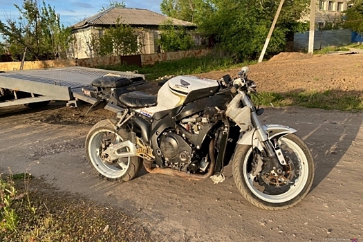 В Волгоградской области после наезда на ограждение пострадал мотоциклист