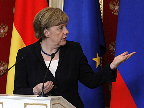 В бундестаге призвали Меркель поехать в Москву на 75-летие Победы