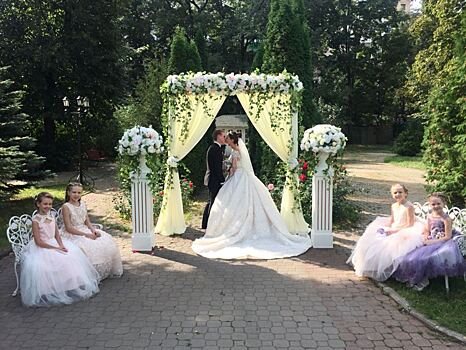 На День города в Москве зарегистрировано около 1800 браков