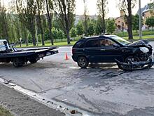 На проспекте Дружбы в Курске столкнулись три авто