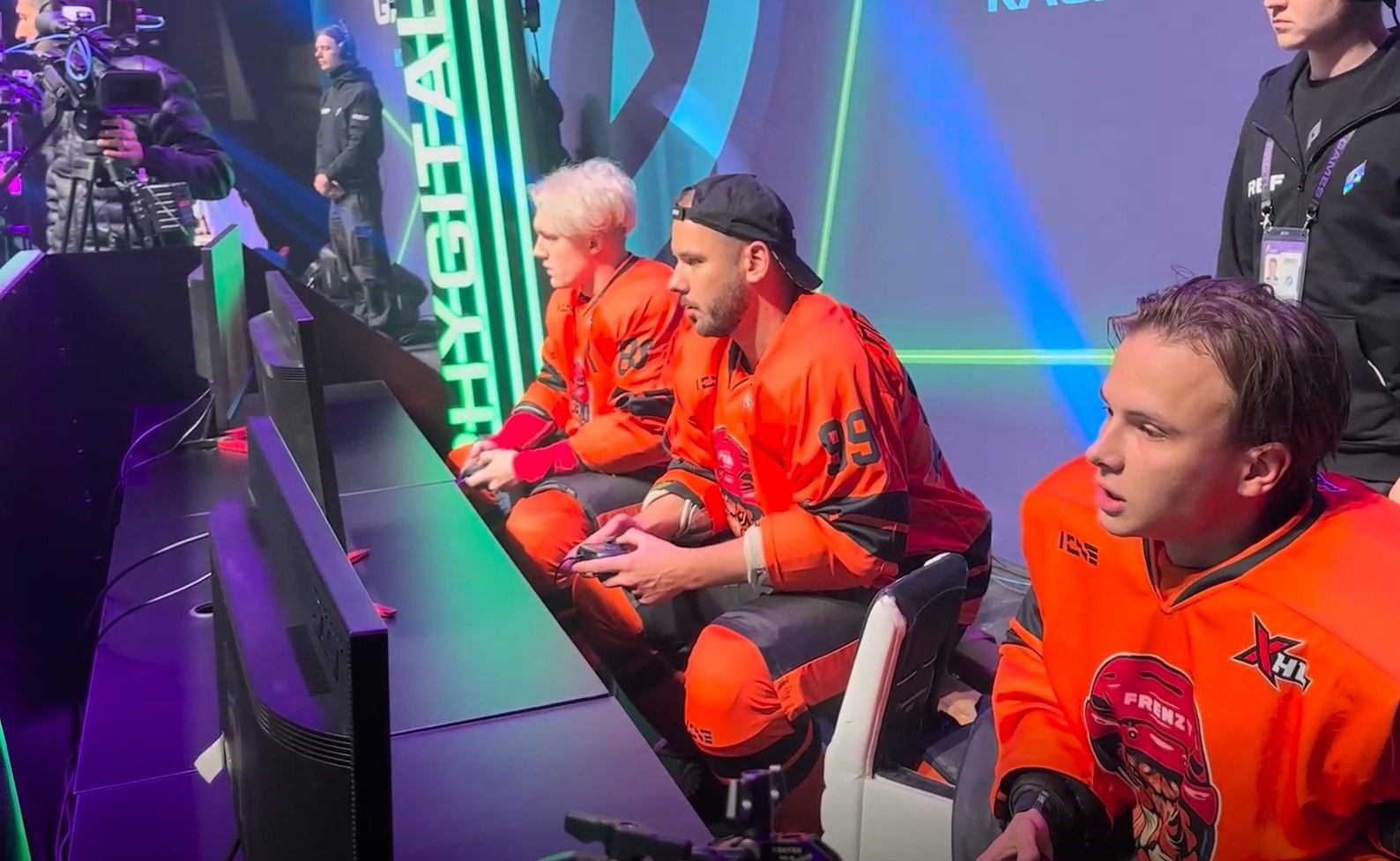 фиджитал гонки дронов. игры будущего казань. фиджитал спорт казань. пилоты гоночных дронов. киберспортивные игры.