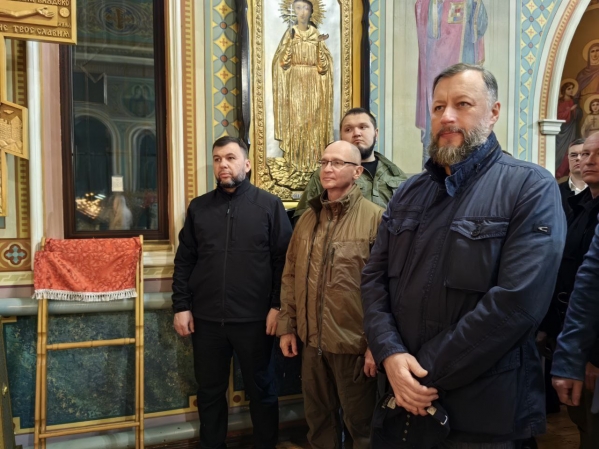 Сергей Кириенко и Денис Пушилин встретили Пасху в одном из храмов ДНР