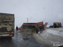 Курская область. В селе Лебяжье опрокинлся снегоуборщик