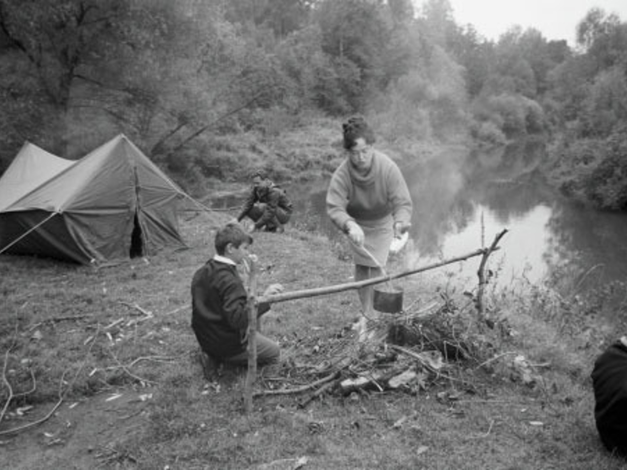 за гаражами раздетая 