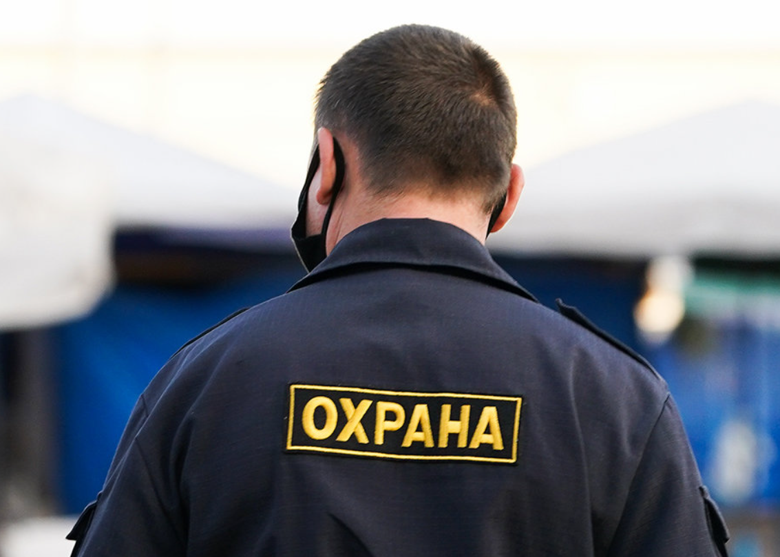 Контролер контрольно-пропускного пункта. Требуется охранник. Работа охрана для женщин сутки. Охранник в вузе. Профессия охранник.