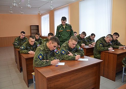 На базе Межвидового центра подготовки и боевого применения войск РЭБ началась войсковая стажировка будущих офицеров