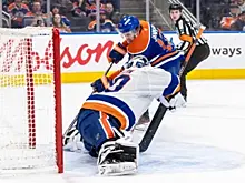 Главный тренер и нападающий «Айлендерс» высказались о звездной игре Сорокина против «Ойлерз»