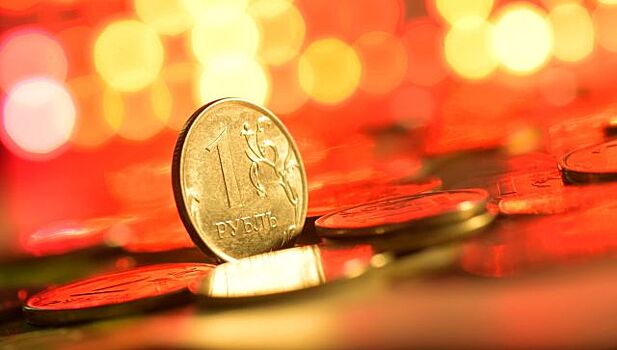 Рубль резко упал из-за продаж российских госбумаг