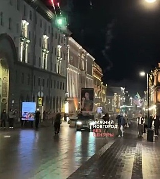 Нижегородец проехал на капоте с фейерверком по Большой Покровской