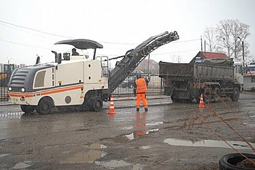 Краевые власти проверили ход ремонта дорог в Хабаровске