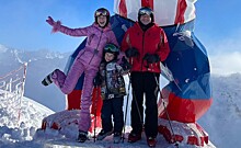 Французские Альпы: 6-летний сын Преснякова и Подольской прокатился с родителями на горных лыжах