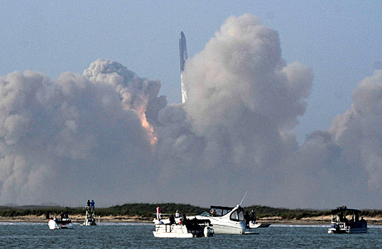 Сверхтяжелая ракета Super Heavy компании SpaceX взорвалась через несколько минут после старта