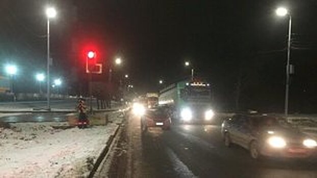          На Луганской попали под машину две женщины, переходившие дорогу на «красный»       