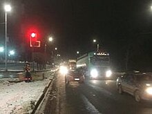          На Луганской попали под машину две женщины, переходившие дорогу на «красный»       