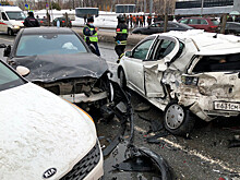 Массовая авария с участием семи автомобилей произошла в центре Москвы