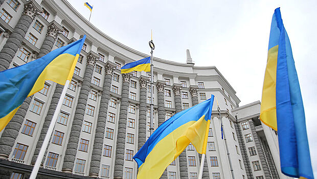Кабмин Украины отменит выплаты внутренним переселенцам из-за требований Запада